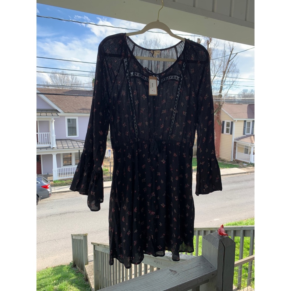 NWT Hem & Thread Bell Sleeve Dress